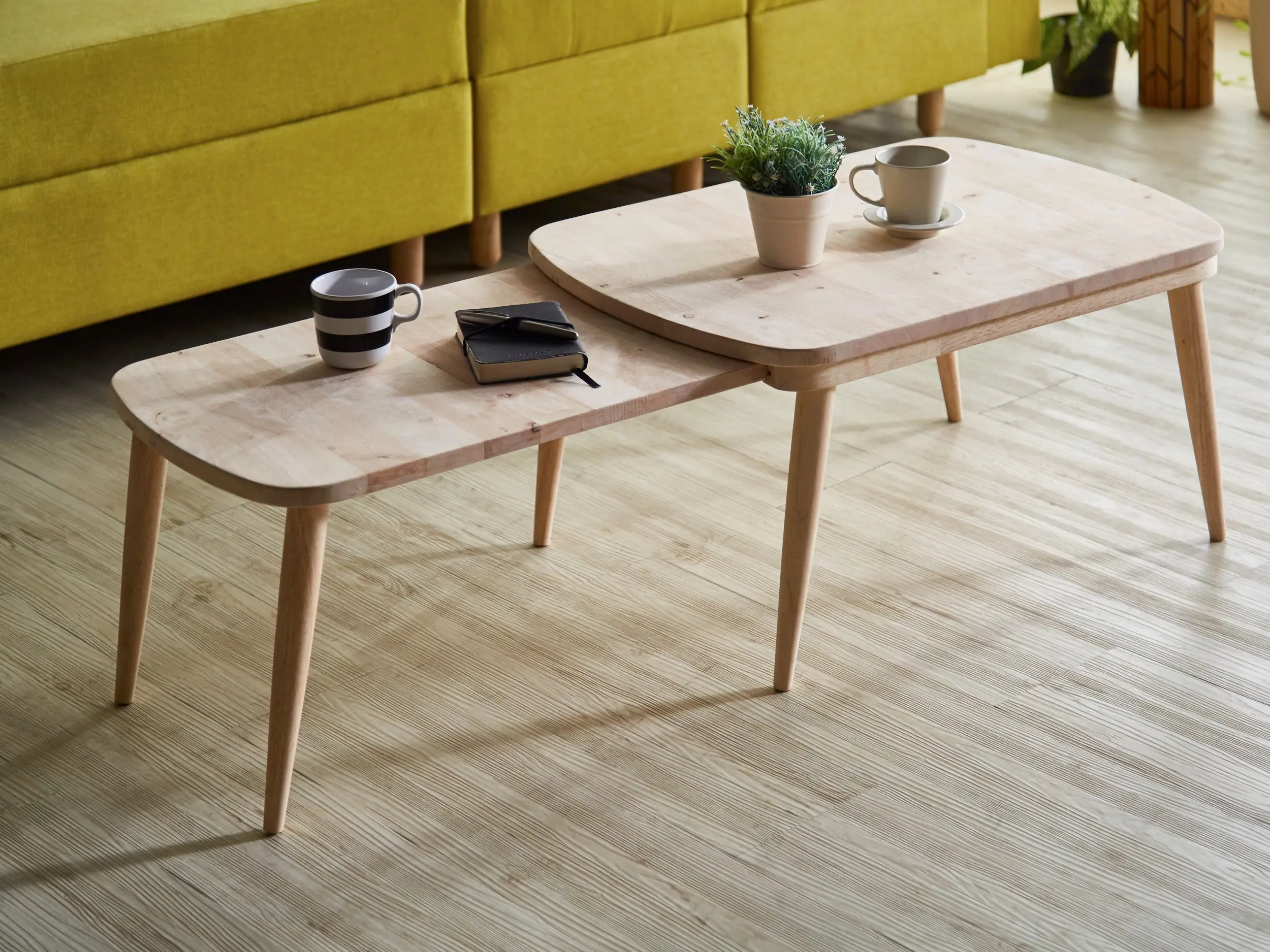 Big Tougue Extendable Coffee Table - Furniture
