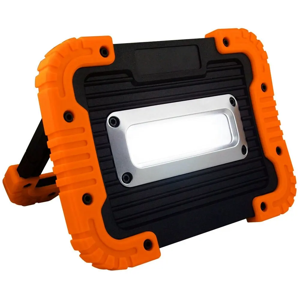 Tomcat 10W Rugged COB Floodlight/Worklight 500 Lumens Flood Light w/AA Batteries - Hardware